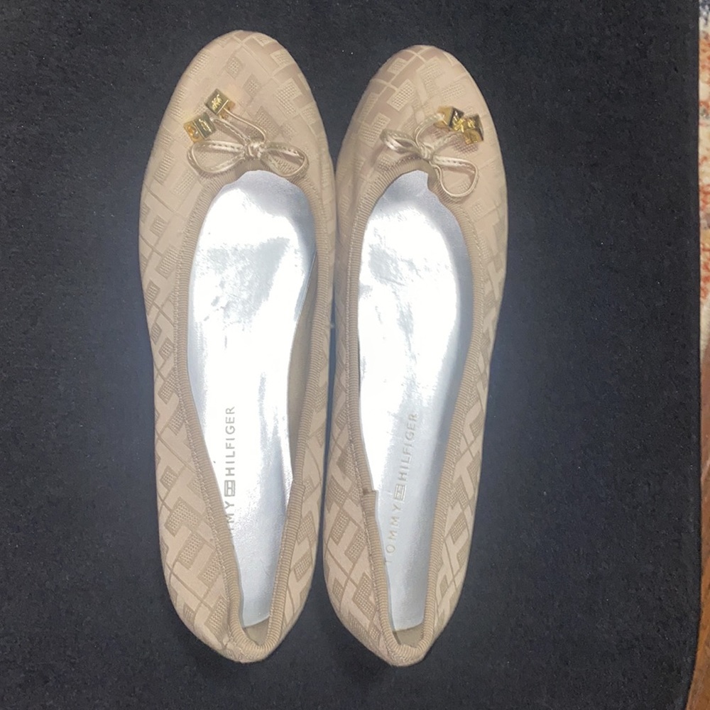 🛍️Tommy Hilfiger Jacquard Women's Tan Round toe shoes Ballet flats with bow! - Picture 4 of 5